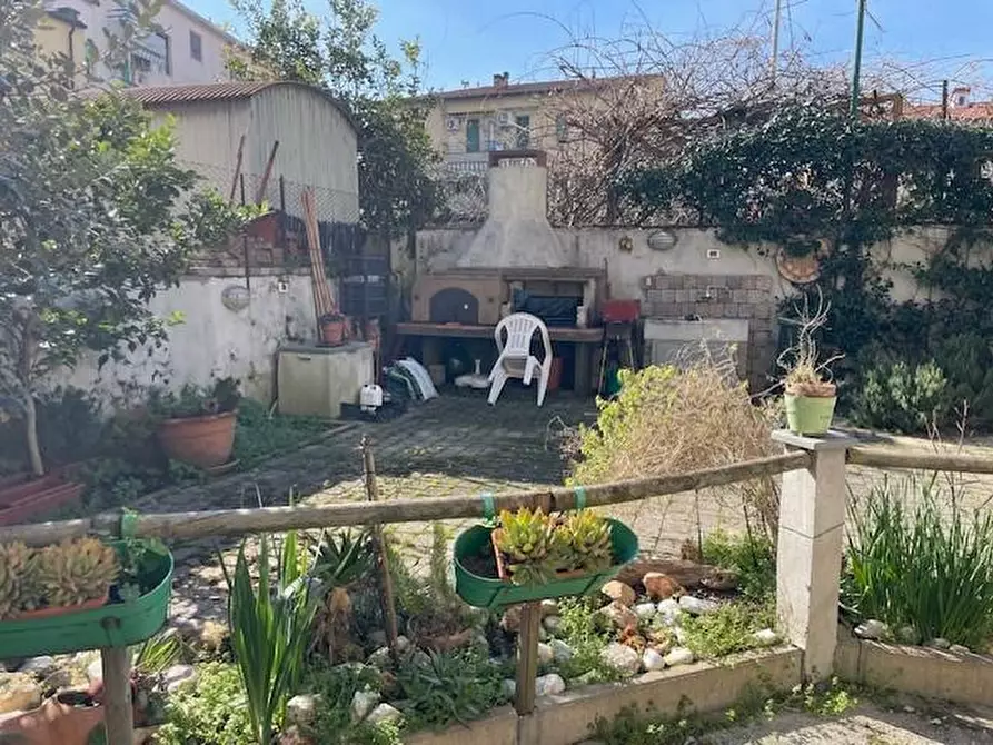 Immagine 26 di Terratetto in vendita  a Pisa