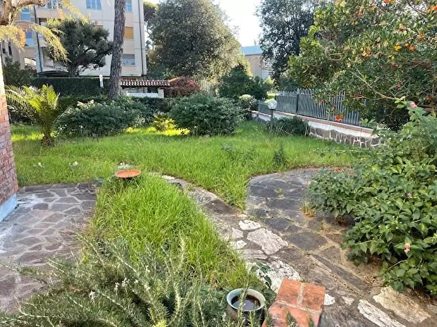 Immagine 40 di Casa bifamiliare in affitto  a Pisa