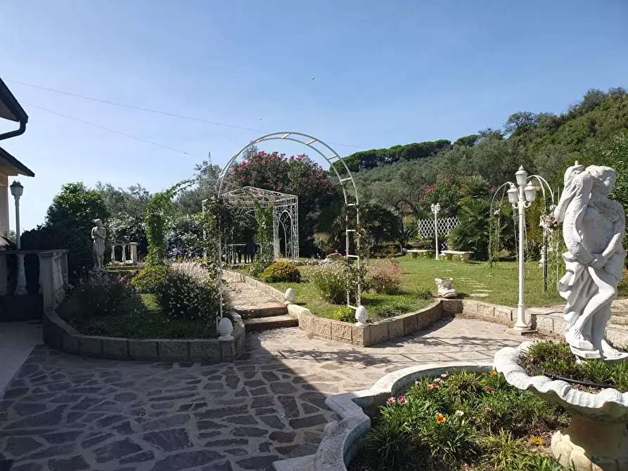 Immagine 26 di Villa in vendita  a Campiglia Marittima