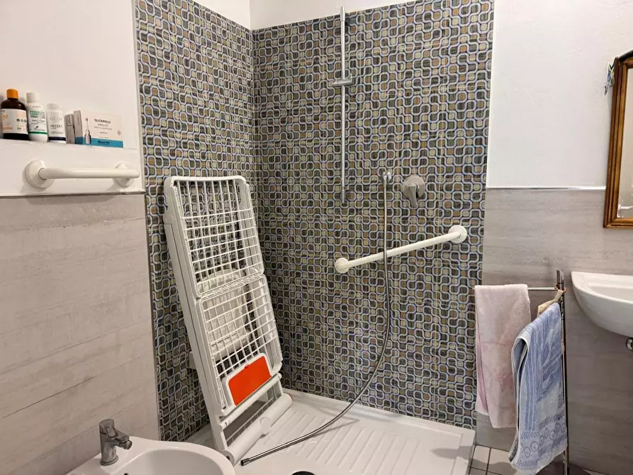 Immagine 6 di Appartamento in vendita  a Siena