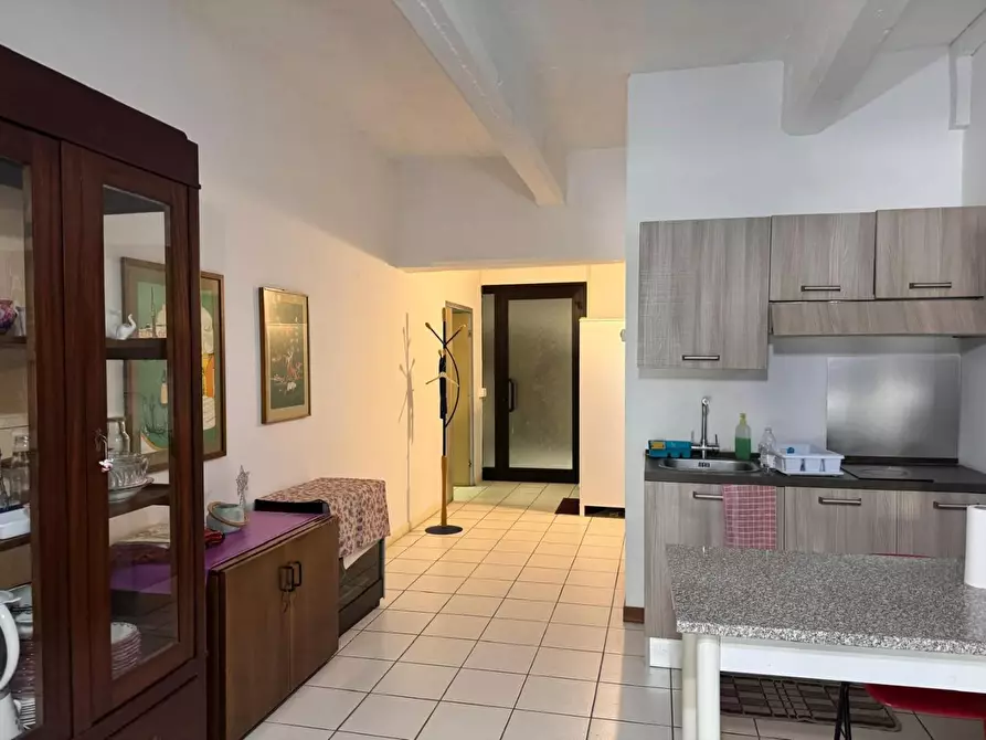 Immagine 11 di Appartamento in vendita  a Siena