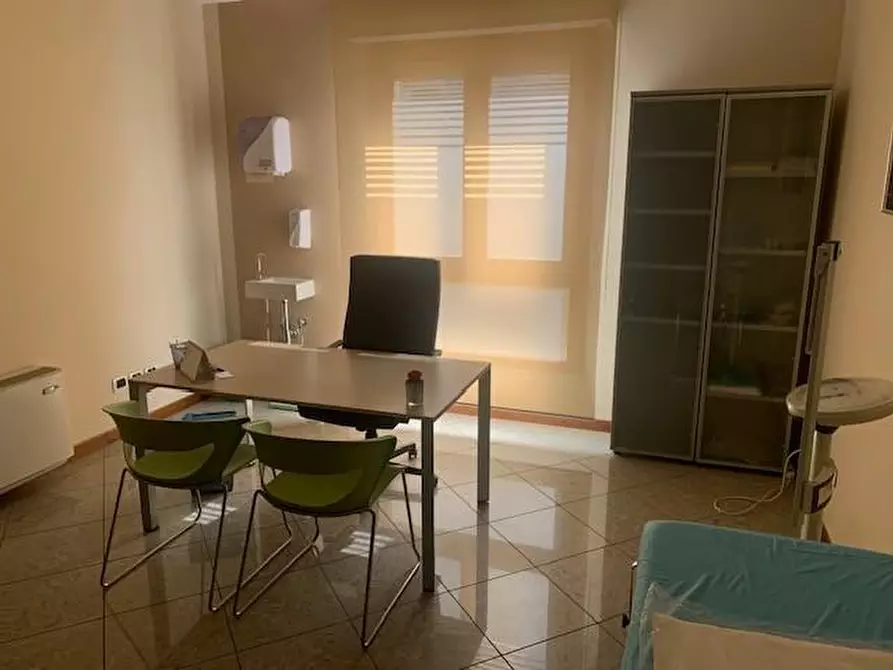 Immagine 4 di Ufficio in affitto  a Montecatini Terme