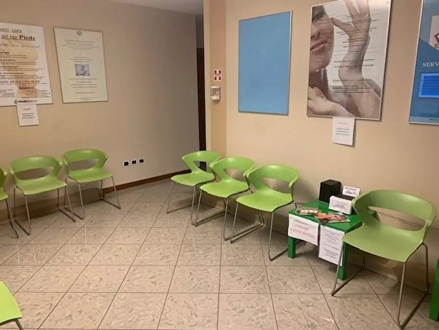 Immagine 1 di Ufficio in affitto  a Montecatini Terme