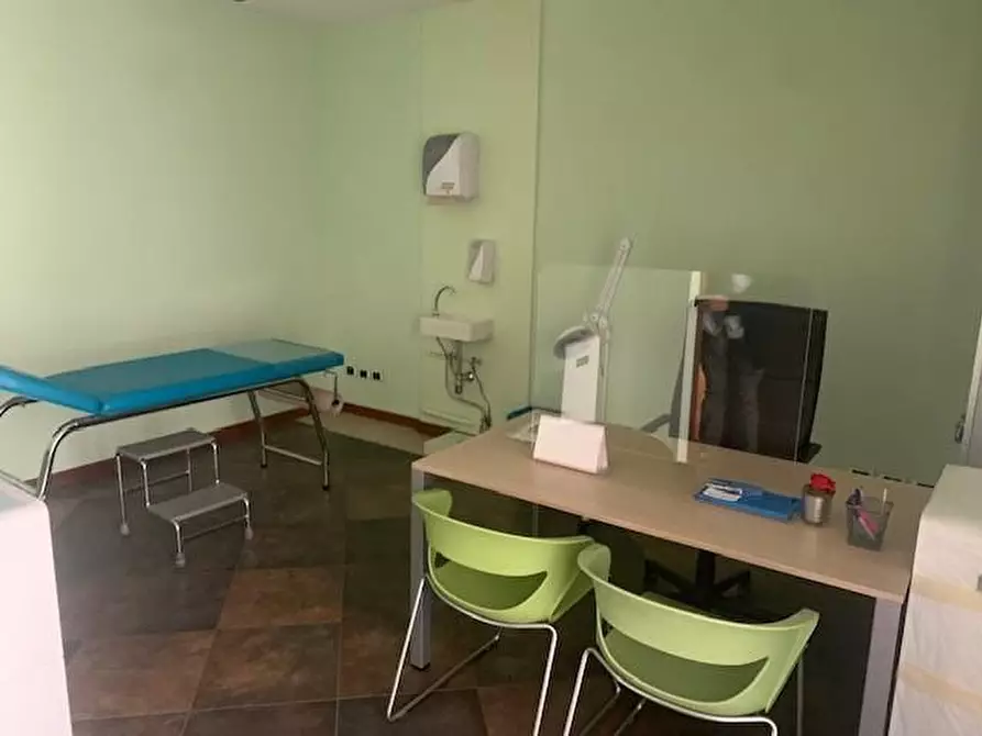 Immagine 6 di Ufficio in affitto  a Montecatini Terme