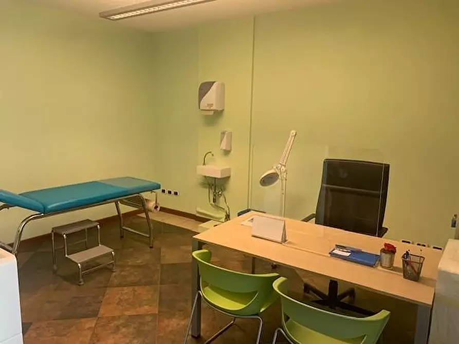 Immagine 7 di Ufficio in affitto  a Montecatini Terme