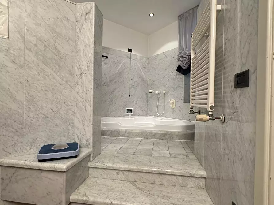 Immagine 32 di Immobile di prestigio in vendita  a Capannori