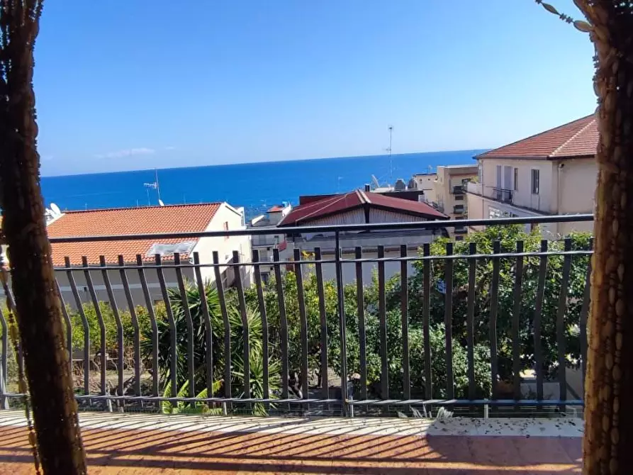 Immagine 6 di Appartamento in vendita  a Giardini-Naxos