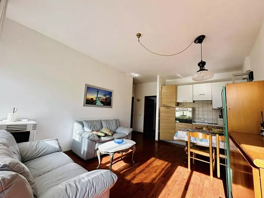 Immagine 1 di Appartamento in vendita  a Carrara