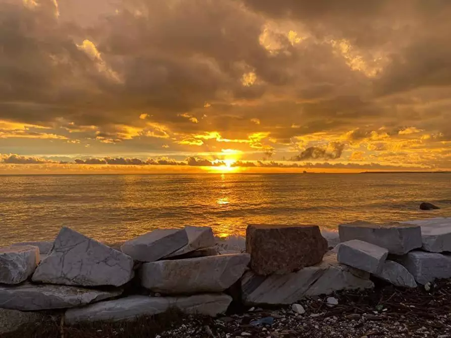 Immagine 23 di Appartamento in vendita  a Carrara