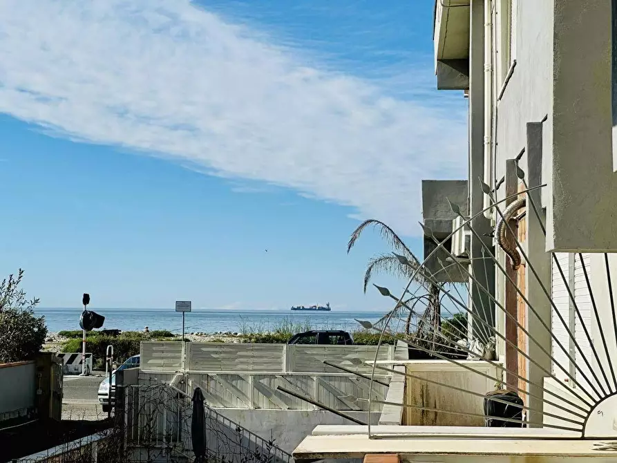 Immagine 9 di Appartamento in vendita  a Carrara