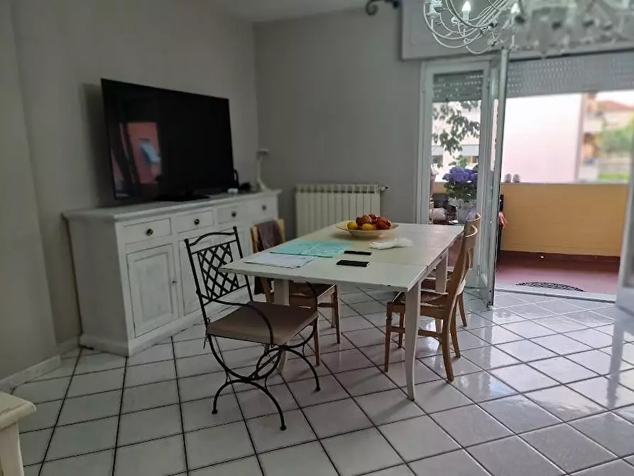 Immagine 1 di Appartamento in vendita  a Carrara