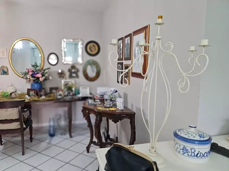 Immagine 2 di Appartamento in vendita  a Carrara