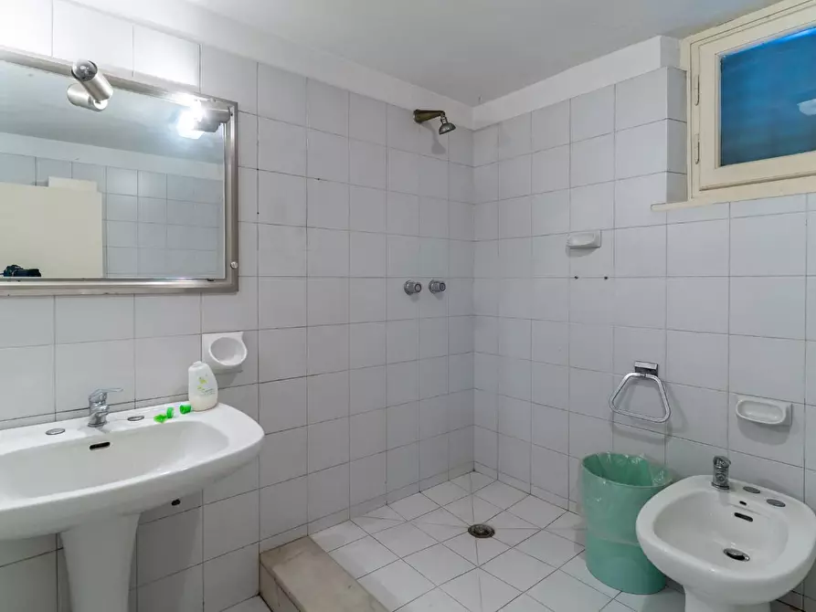 Immagine 5 di Magazzino in affitto  a Empoli