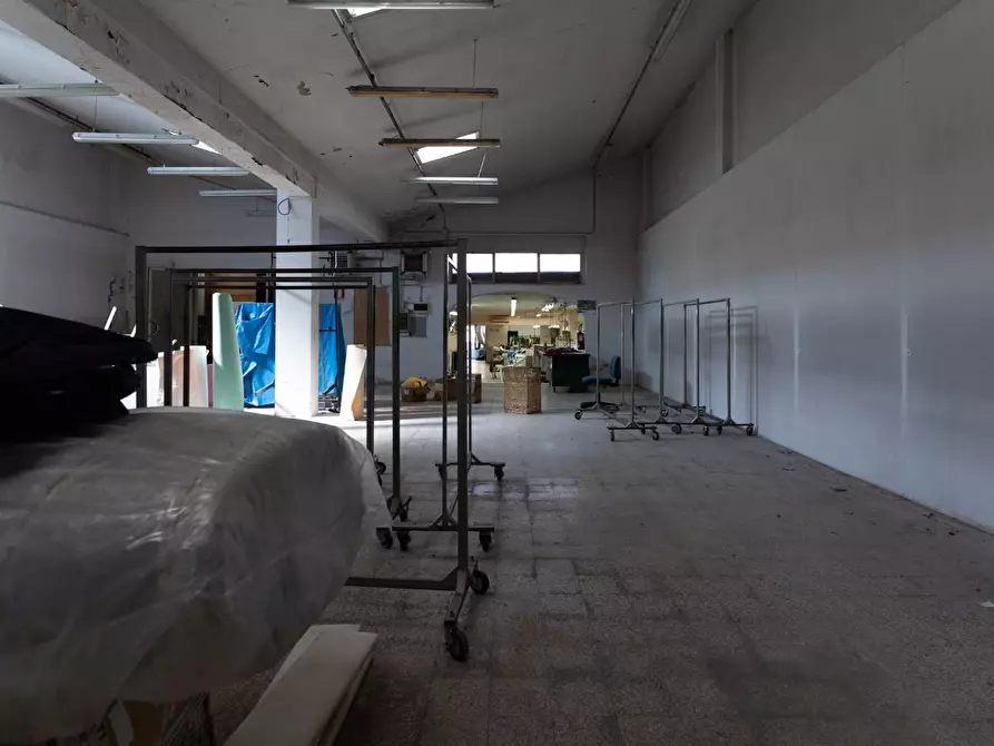 Immagine 10 di Magazzino in affitto  a Empoli