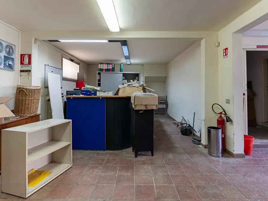 Immagine 3 di Magazzino in affitto  a Empoli