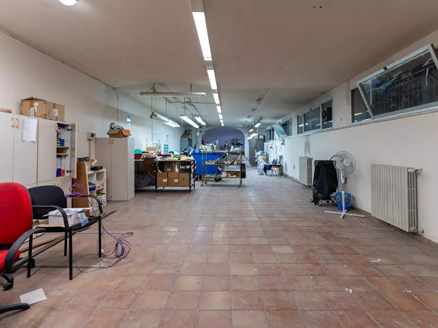 Immagine 6 di Magazzino in affitto  a Empoli