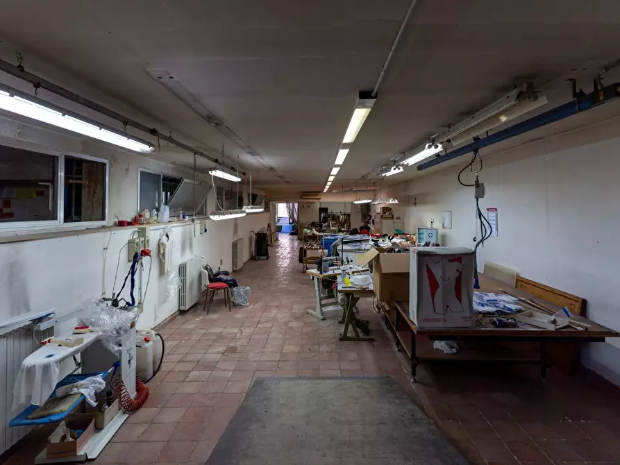Immagine 7 di Magazzino in affitto  a Empoli