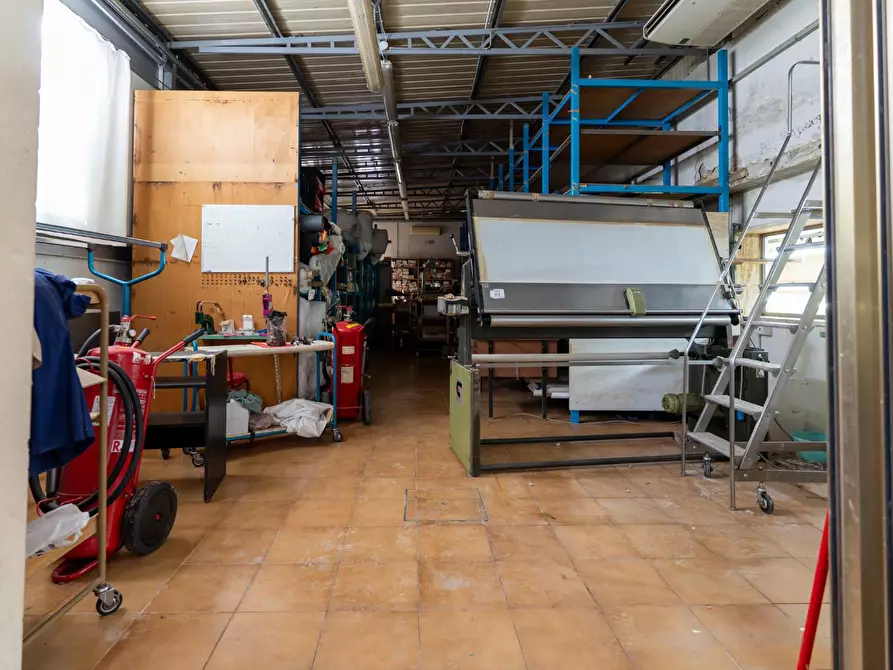 Immagine 11 di Magazzino in affitto  a Empoli