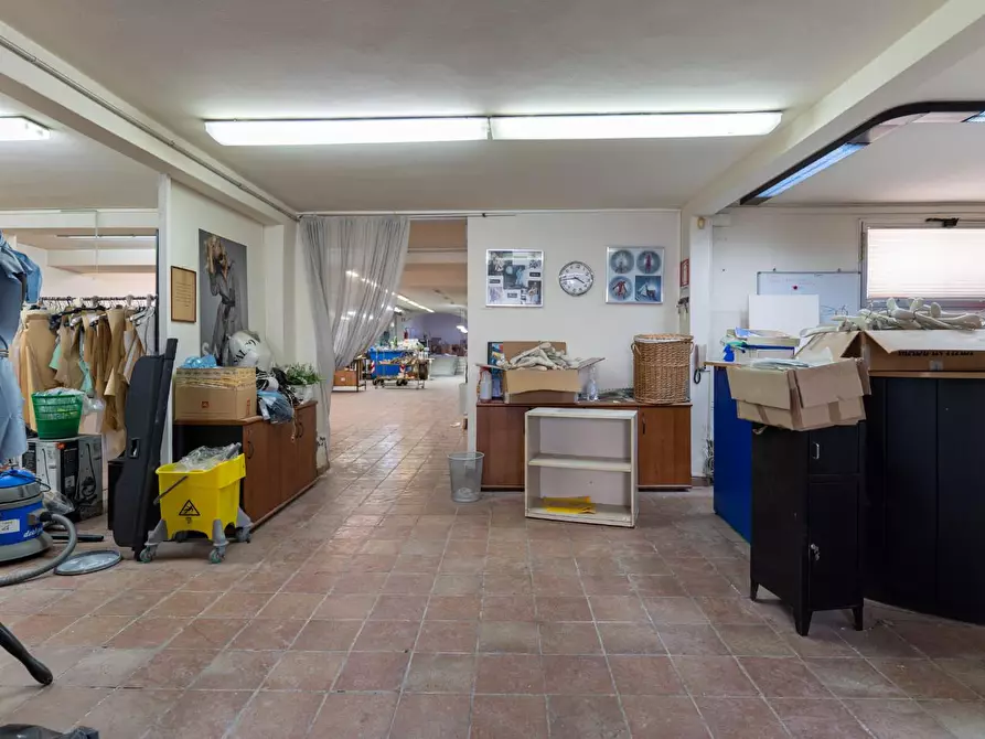 Immagine 4 di Magazzino in affitto  a Empoli