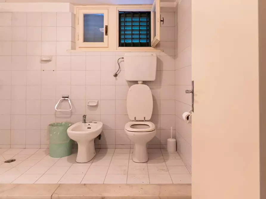 Immagine 12 di Magazzino in affitto  a Empoli