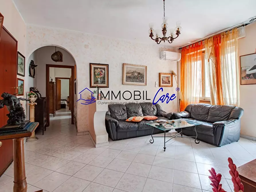 Immagine 2 di Appartamento in vendita  a Livorno