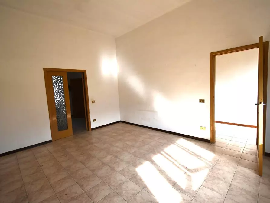 Immagine 8 di Villa in vendita  a San Giuliano Terme