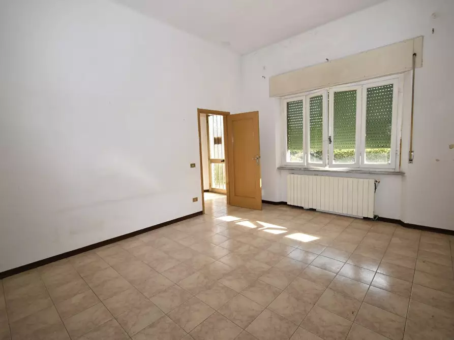 Immagine 5 di Villa in vendita  a San Giuliano Terme