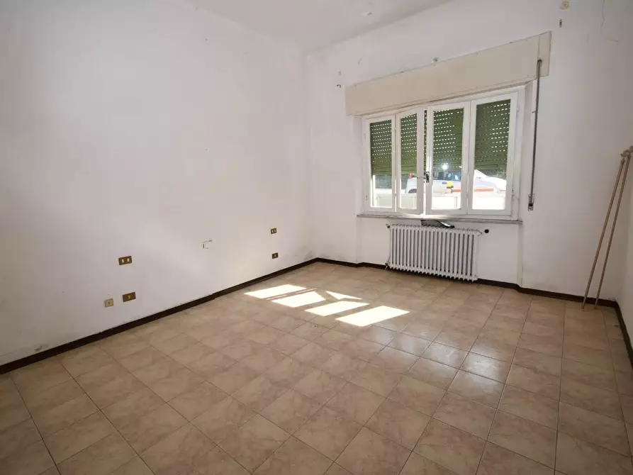 Immagine 11 di Villa in vendita  a San Giuliano Terme