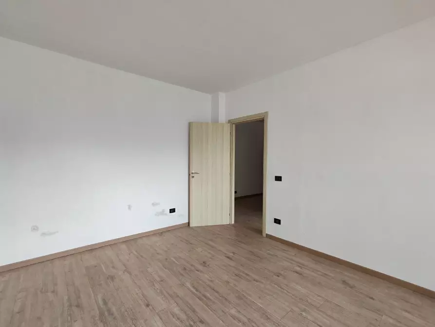 Immagine 7 di Ufficio in vendita  a Massa