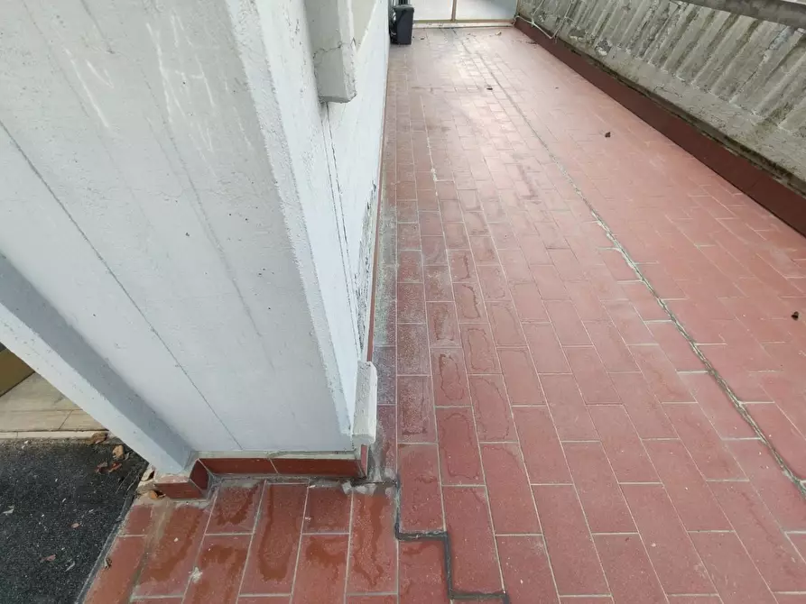 Immagine 4 di Ufficio in vendita  a Massa