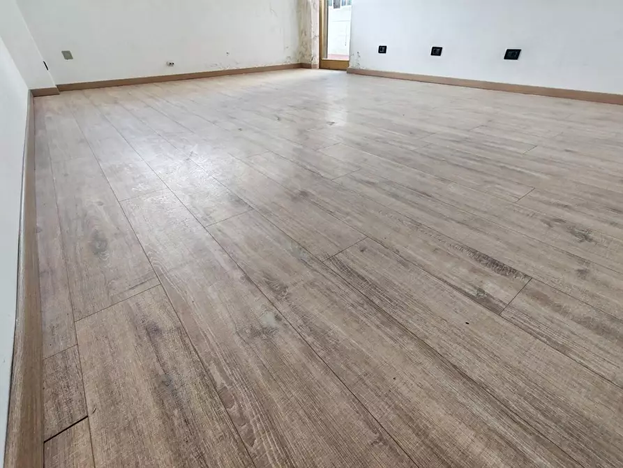 Immagine 2 di Ufficio in vendita  a Massa