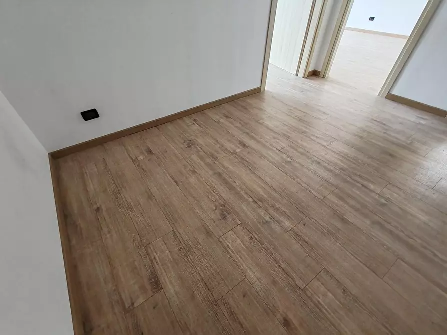 Immagine 1 di Ufficio in vendita  a Massa