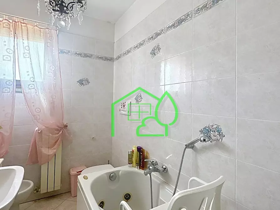 Immagine 9 di Mansarda in vendita  a Viareggio