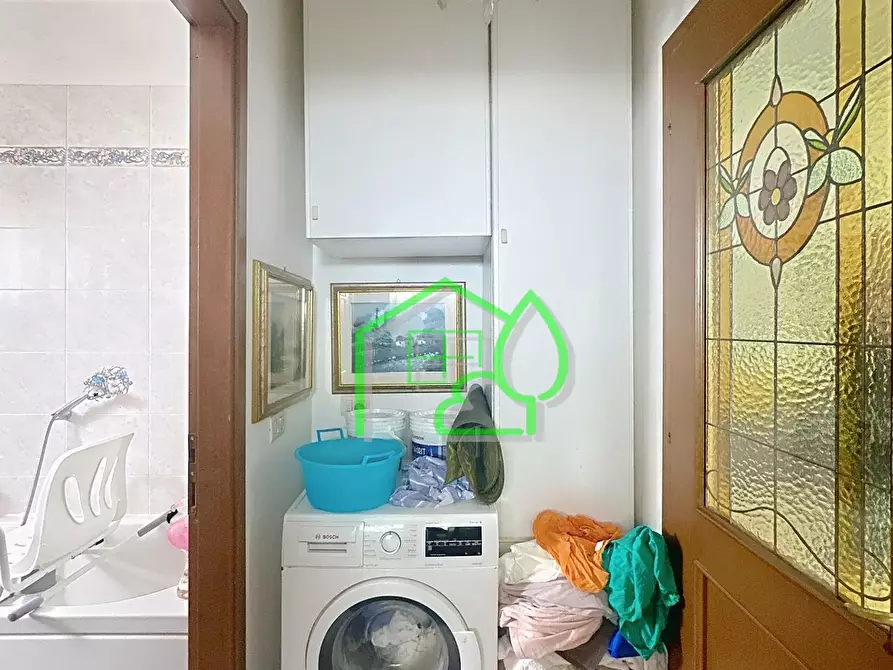 Immagine 10 di Mansarda in vendita  a Viareggio