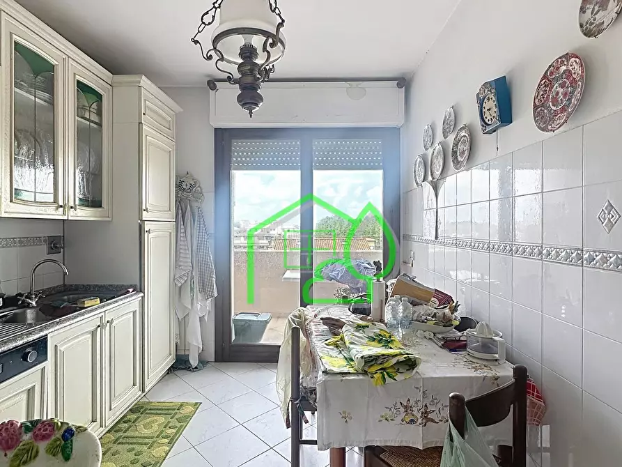 Immagine 2 di Mansarda in vendita  a Viareggio