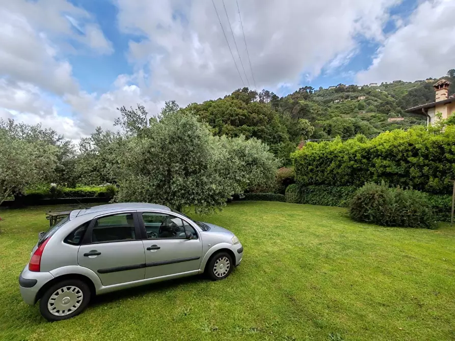 Immagine 2 di Casa bifamiliare in vendita  a Montignoso