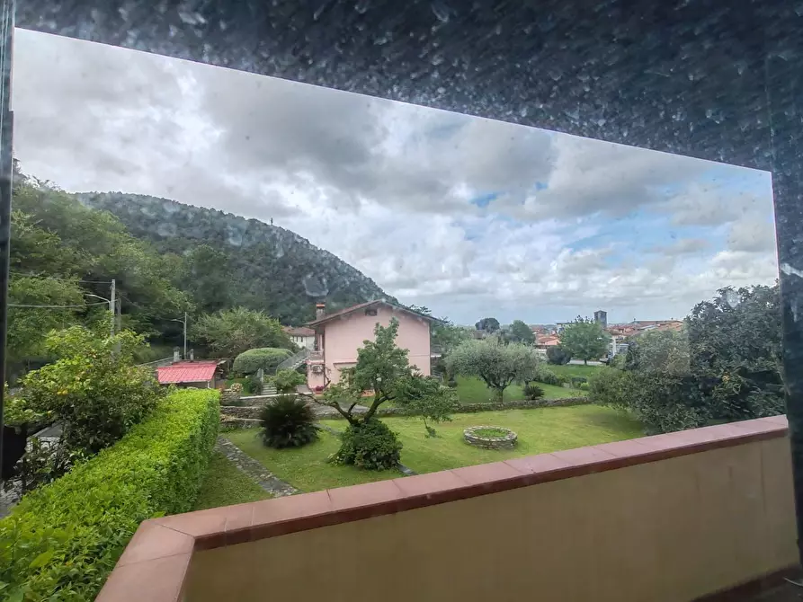 Immagine 1 di Casa bifamiliare in vendita  a Montignoso