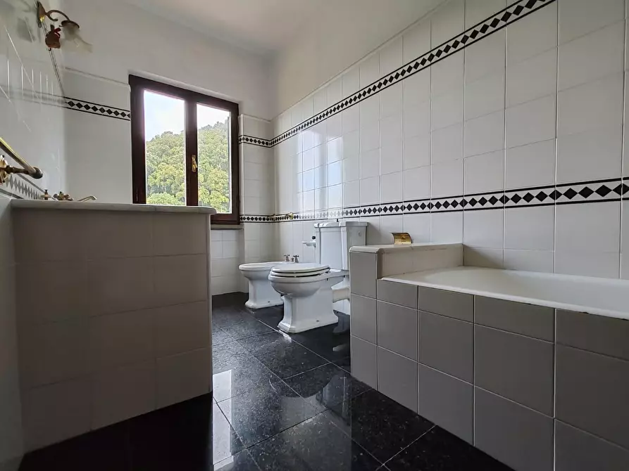 Immagine 11 di Casa bifamiliare in vendita  a Montignoso