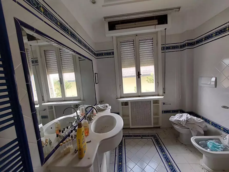 Immagine 11 di Villa in vendita  a Pontedera