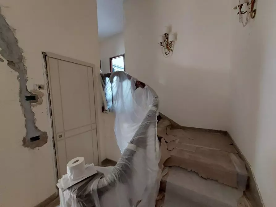 Immagine 14 di Villa in vendita  a Pontedera