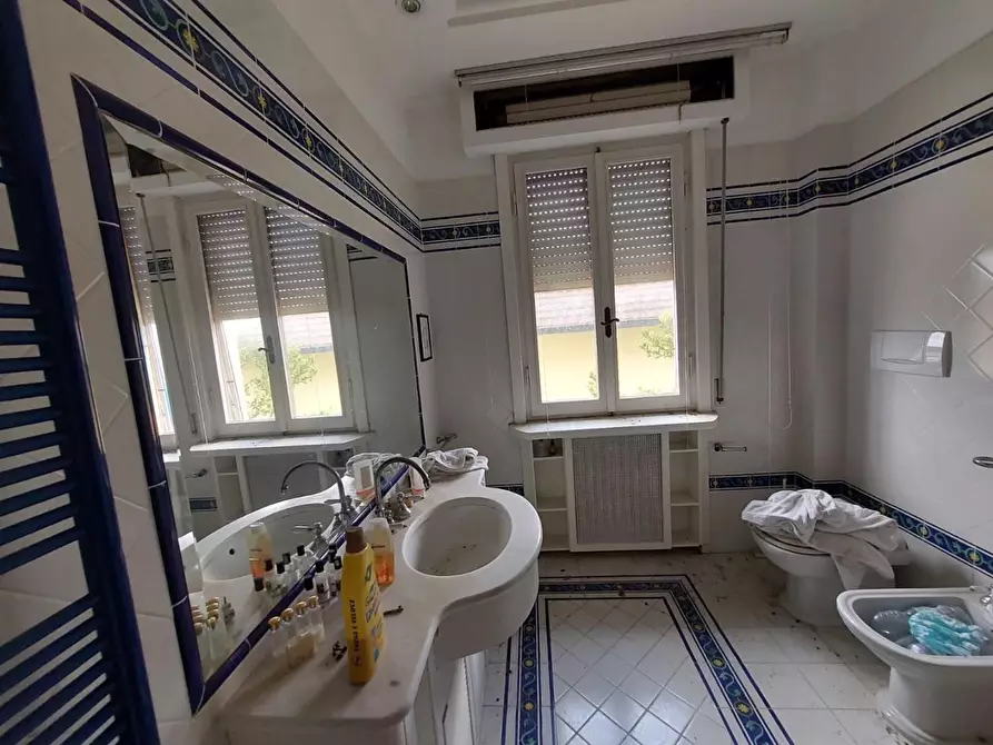 Immagine 12 di Villa in vendita  a Pontedera