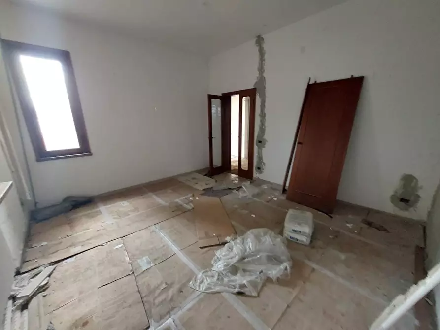 Immagine 3 di Villa in vendita  a Pontedera