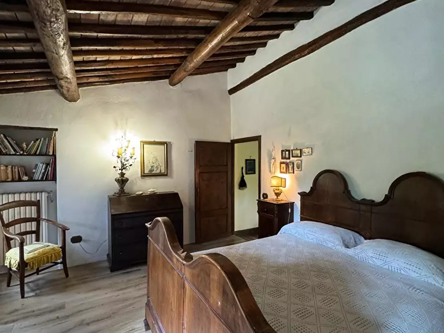 Immagine 44 di Casa colonica in vendita  a Capannori