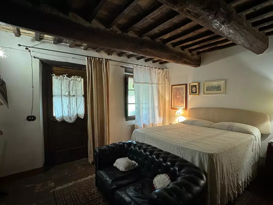 Immagine 50 di Casa colonica in vendita  a Capannori