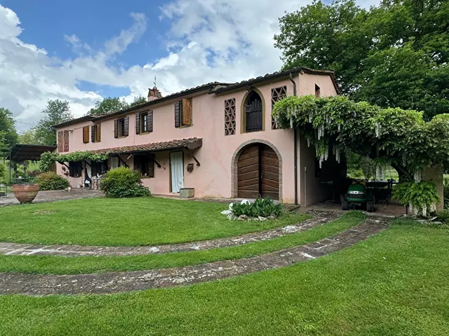 Immagine 70 di Casa colonica in vendita  a Capannori