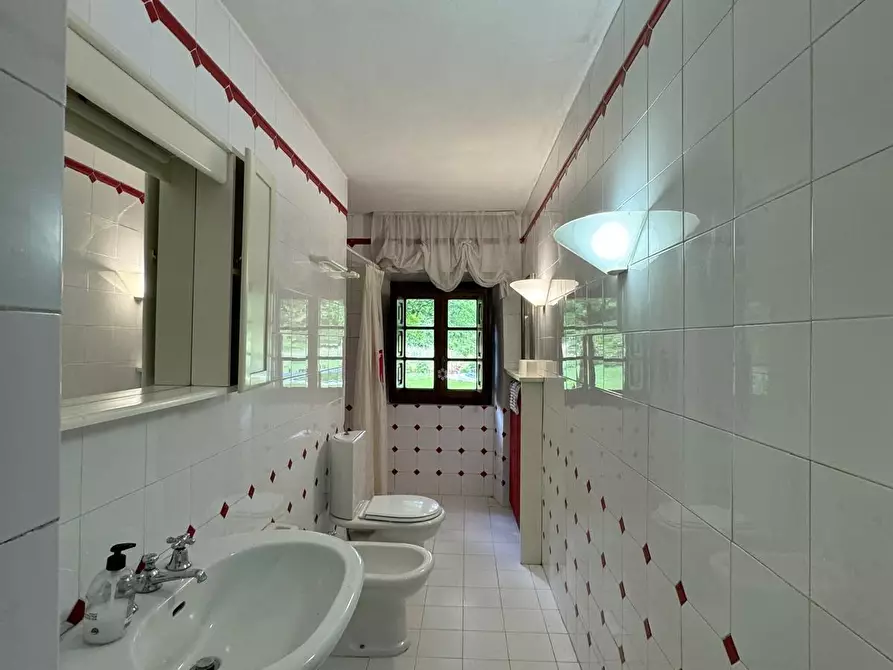 Immagine 31 di Casa colonica in vendita  a Capannori