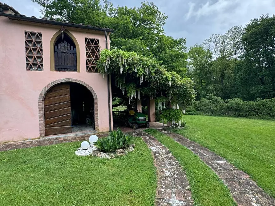 Immagine 67 di Casa colonica in vendita  a Capannori