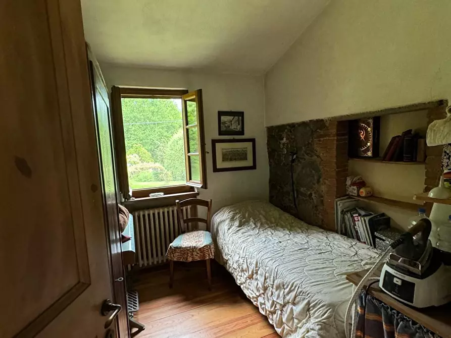 Immagine 26 di Casa colonica in vendita  a Capannori