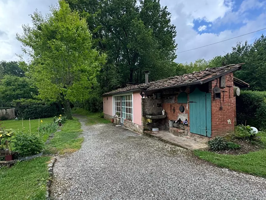 Immagine 59 di Casa colonica in vendita  a Capannori