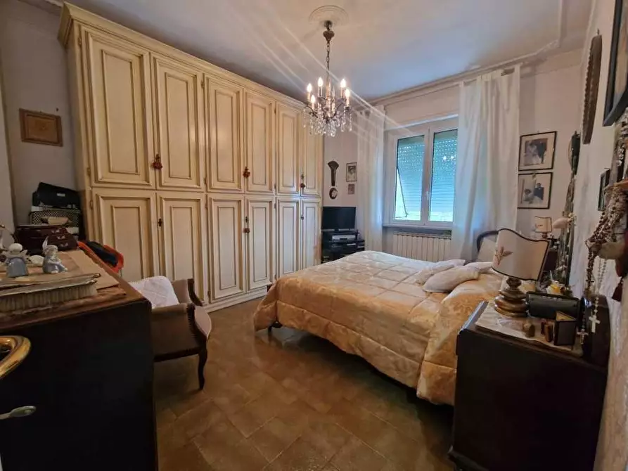 Immagine 11 di Appartamento in vendita  a Carrara